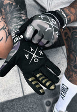 Load image into Gallery viewer, GLOVES - GREEN CAMO