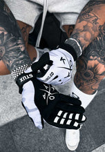 Load image into Gallery viewer, GLOVES - SNOW CAMO