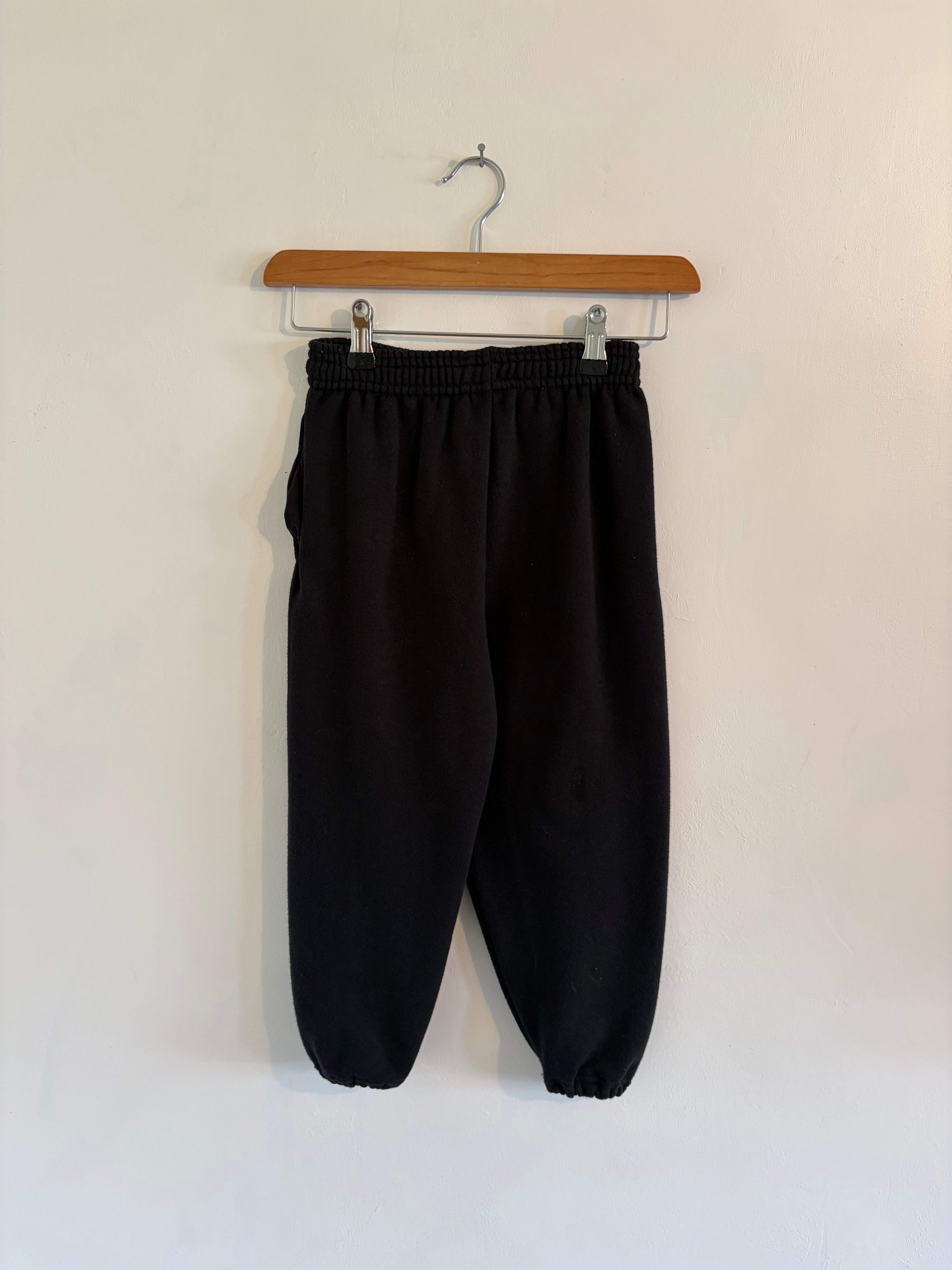 SAMPLE 32 - KIDS SWEATPANTS USED - AGE 3-4