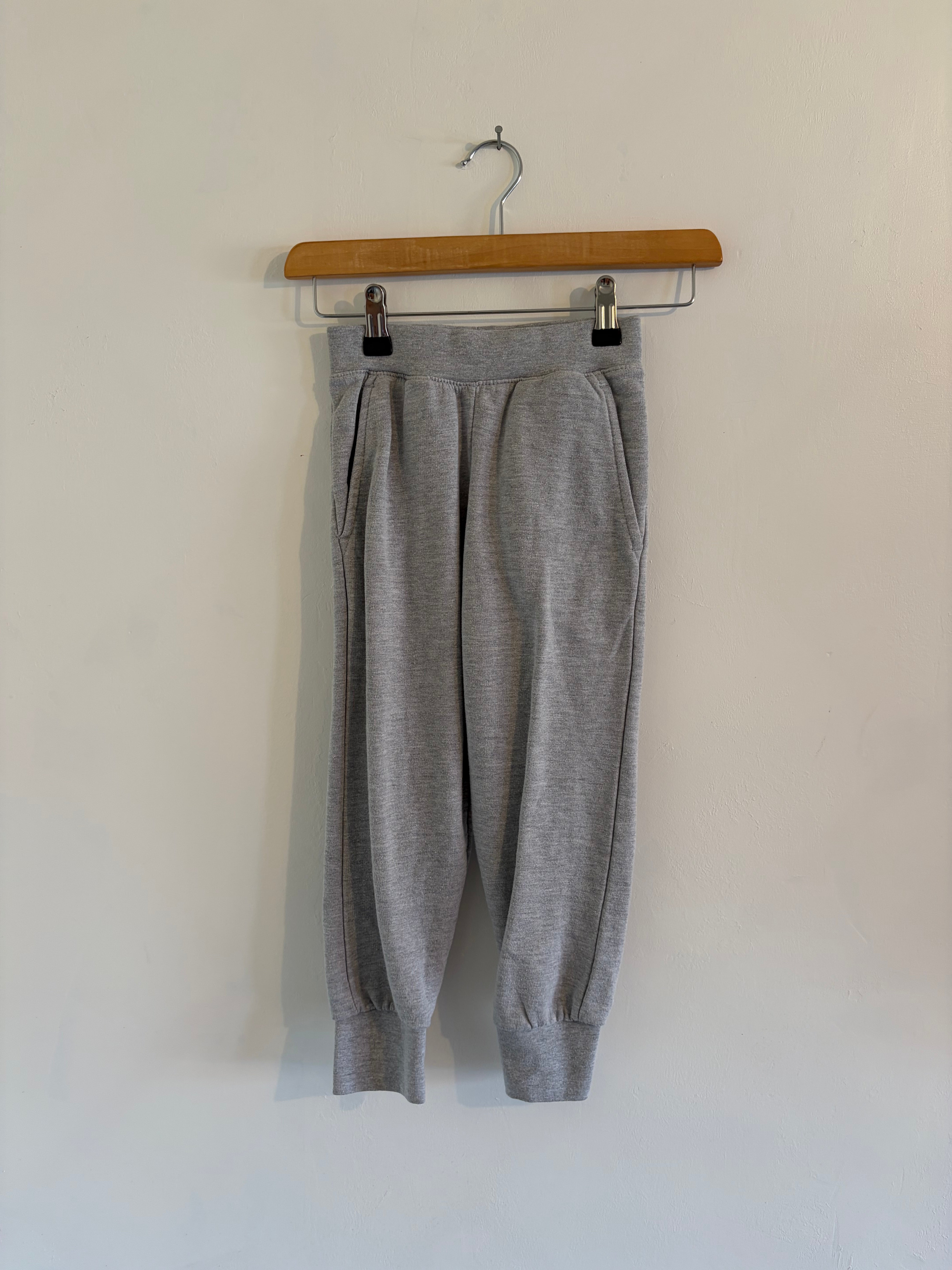 SAMPLE 34 - KIDS SWEATPANTS USED - AGE 5-6