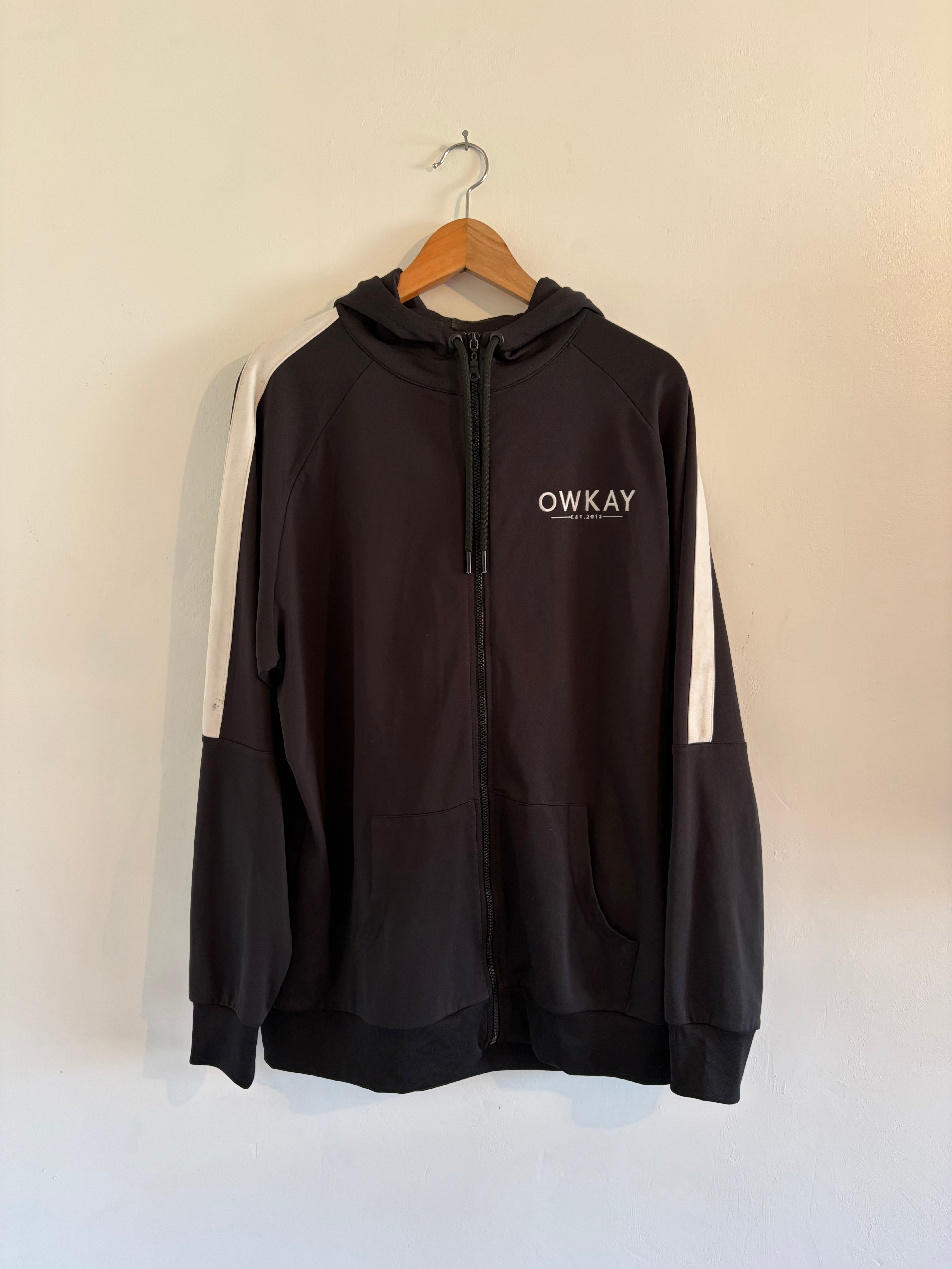SAMPLE 6 - MENS HOODIE USED - XLARGE