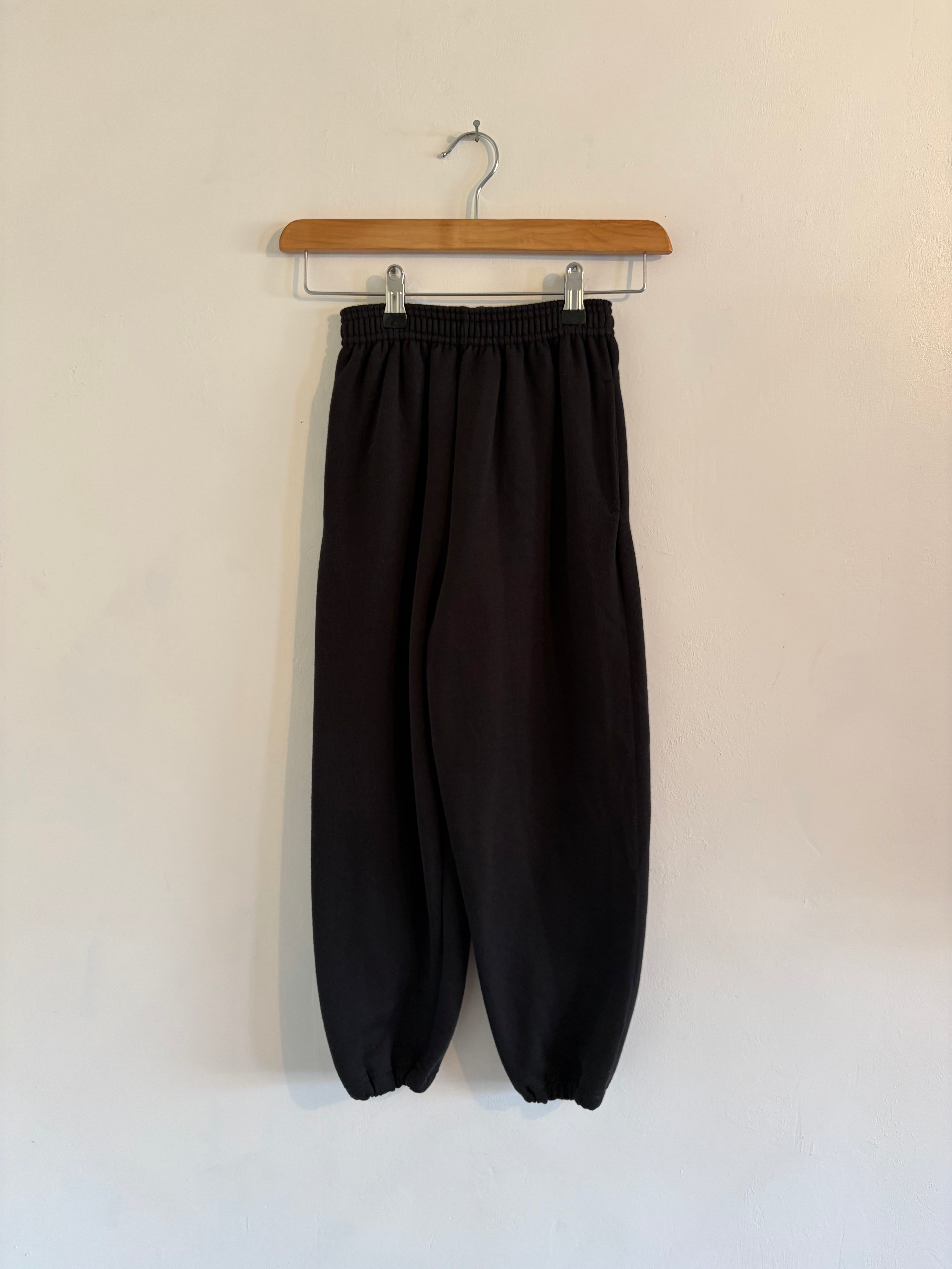 SAMPLE 33 - KIDS SWEATPANTS USED - AGE 5-6