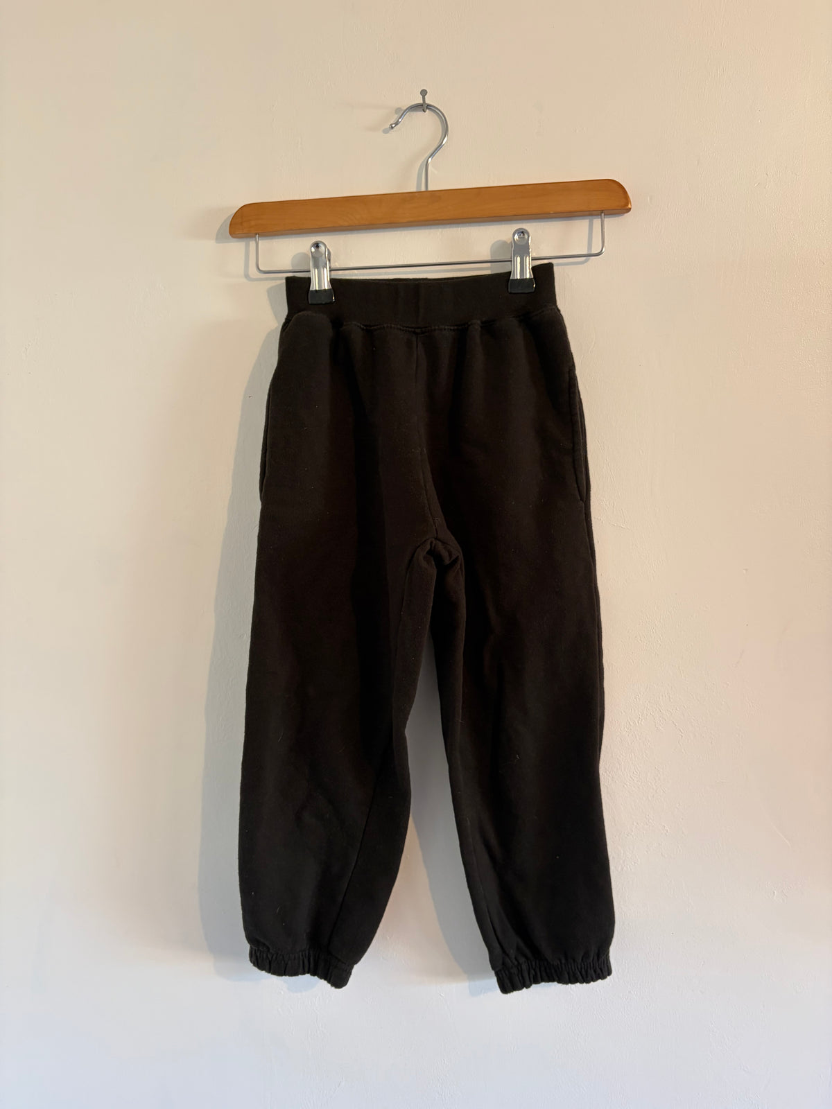 SAMPLE 61 - KIDS SWEATPANTS USED - AGE 5-6