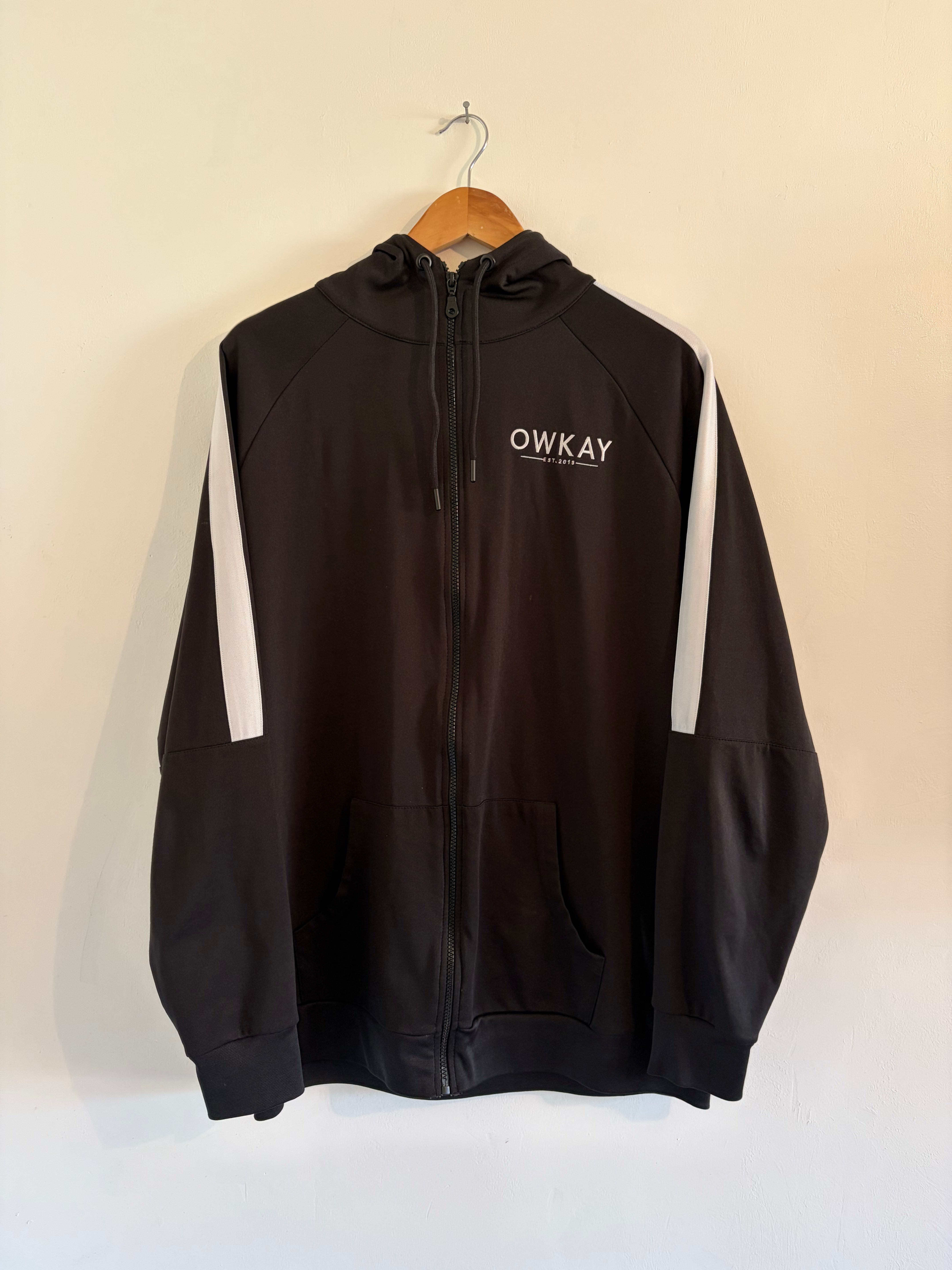 SAMPLE 5 - MENS HOODIE USED - XLARGE