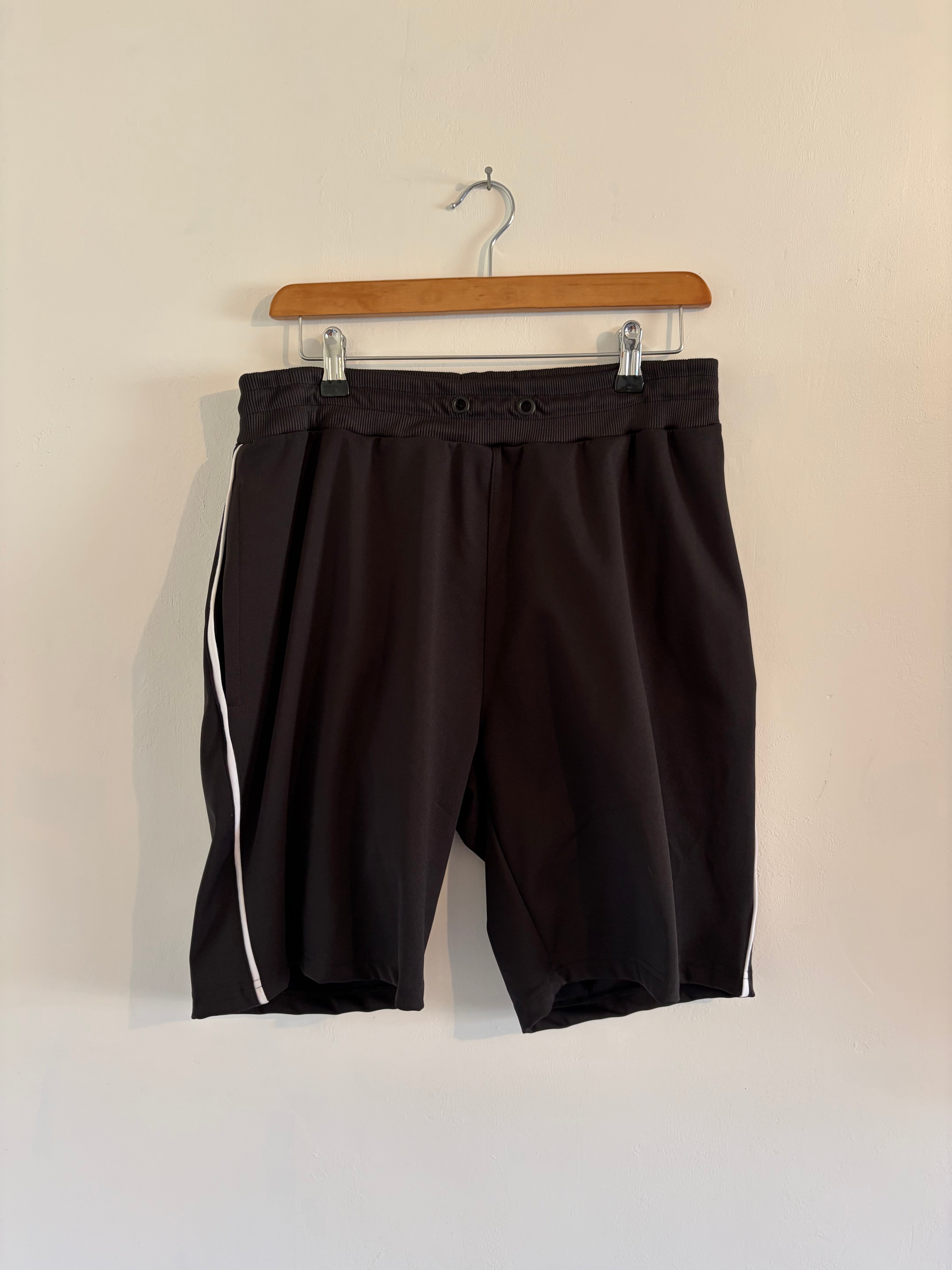 SAMPLE 11 - MENS SHORTS USED - XLARGE