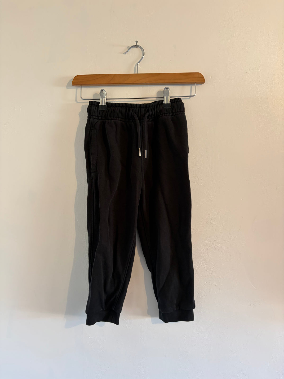 SAMPLE 60 - KIDS SWEATPANTS USED - AGE 5-6