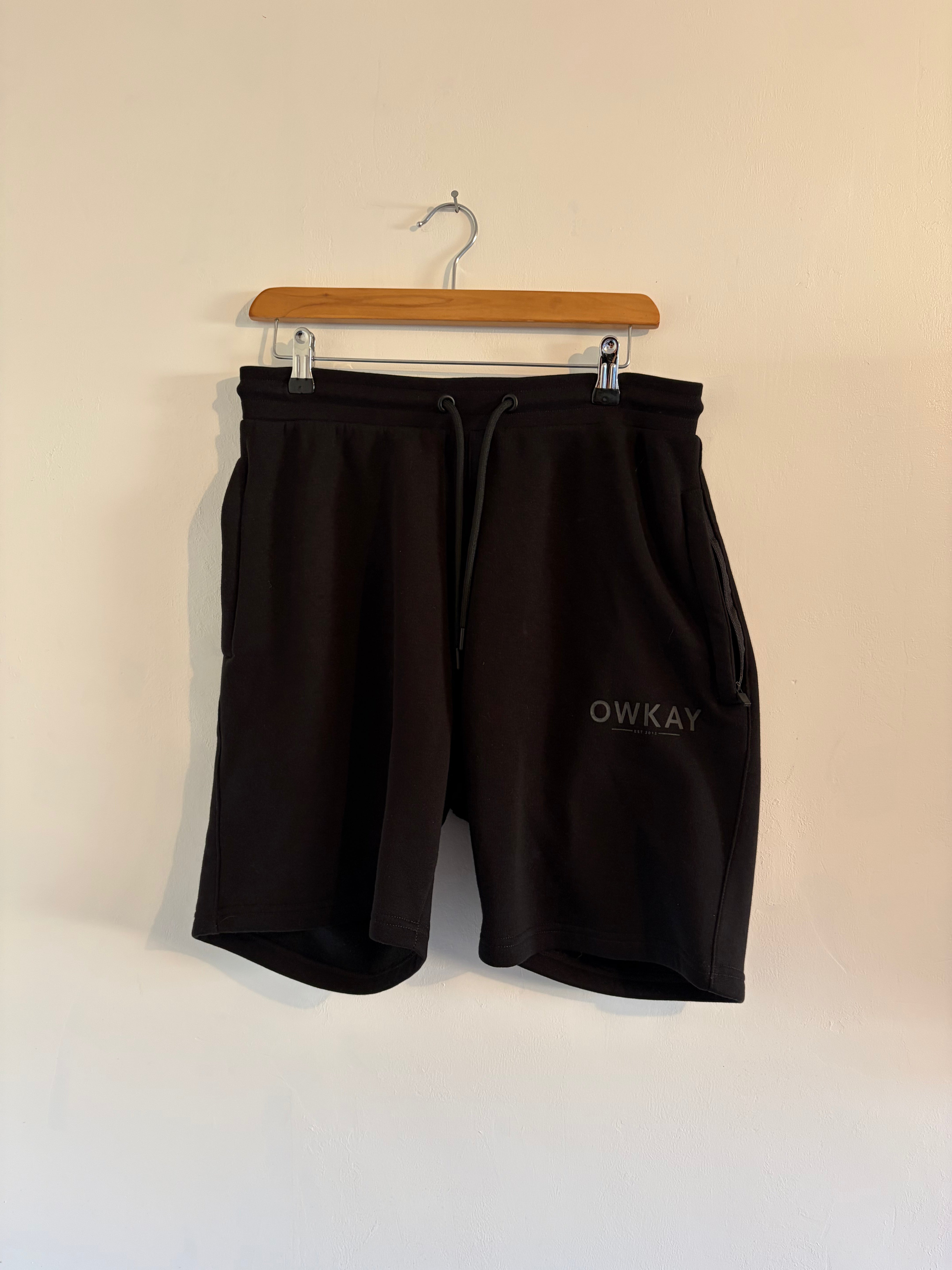 SAMPLE 38 - MENS SHORTS USED - XLARGE