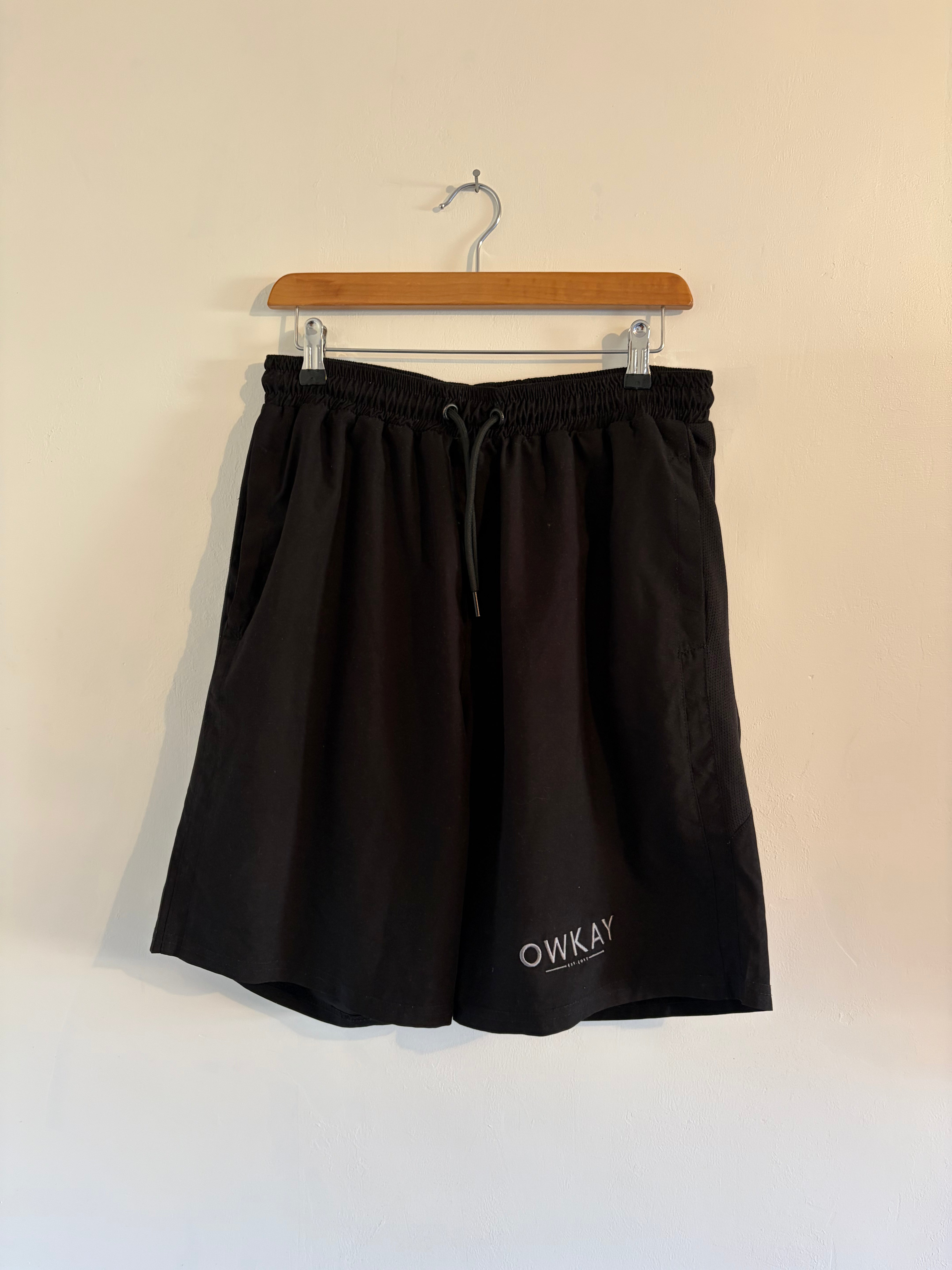 SAMPLE 39 - MENS SHORTS USED- MEDIUM