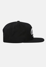 Load image into Gallery viewer, SNAPBACK HAT BLACK

